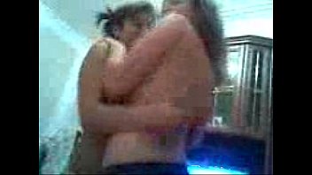 Три молодые азерки танцуют абсолютно голыми на девичнике